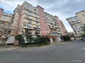 Satılır 1 otaqlı köhnə tikili 42 m², 8-ci mikrorayon q.