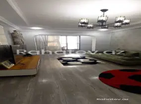 Satılır 3 otaqlı köhnə tikili 80 m², 8-ci mikrorayon q.
