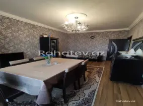Satılır 3 otaqlı köhnə tikili 71.2 m², Bakıxanov q.