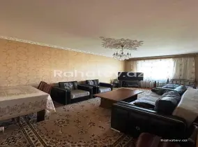 Satılır 3 otaqlı köhnə tikili 70 m², Xalqlar Dostluğu m.