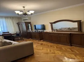 Satılır 3 otaqlı köhnə tikili 61.1 m², Yasamal q.