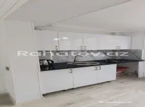 Satılır 2 otaqlı köhnə tikili 38 m², İnşaatçılar m.