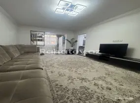 Satılır 2 otaqlı köhnə tikili 55 m², Memar Əcəmi m.