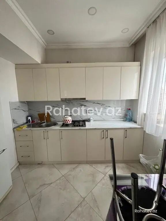 İcarəyə verilir 3 otaqlı yeni tikili 77 m², 8-ci mikrorayon q.