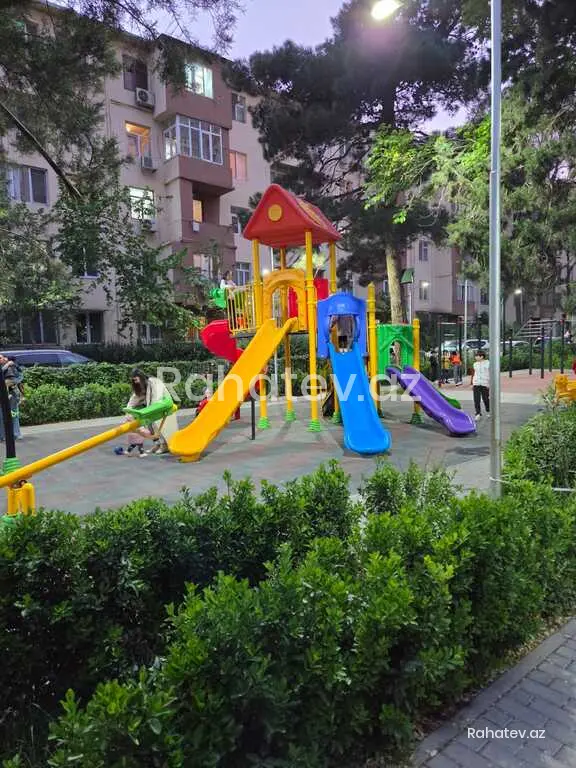 Satılır 3 otaqlı köhnə tikili 85 m², Azadlıq Prospekti m.