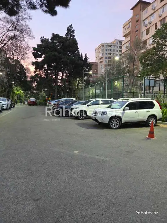 Satılır 3 otaqlı köhnə tikili 85 m², Azadlıq Prospekti m.