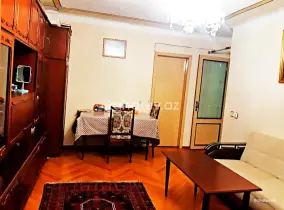 Satılır 3 otaqlı köhnə tikili 72 m², Memar Əcəmi m.